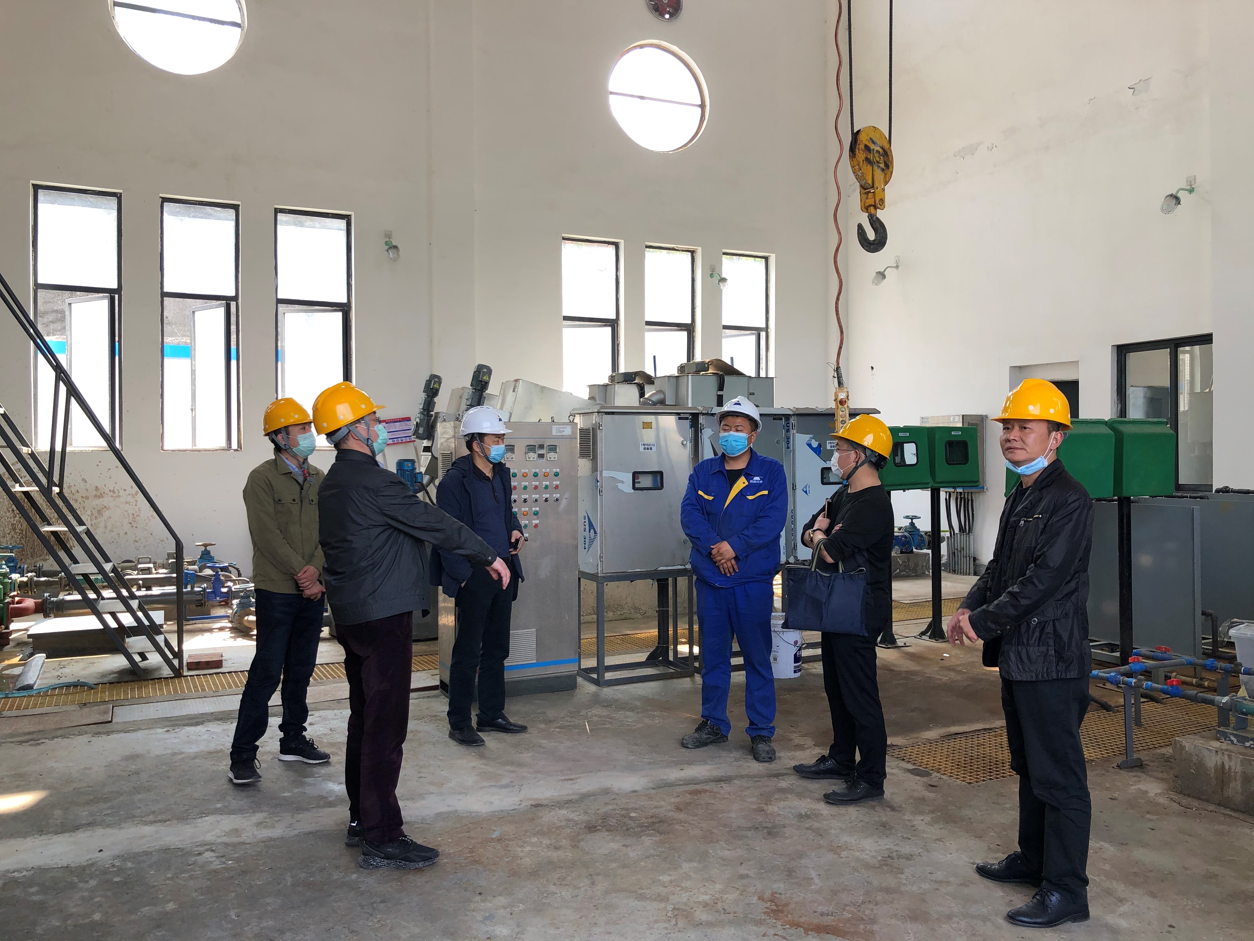 4月8日，内江市市中区应急管理局领导及安全专家一行赴内江川水投污水处理有限公司，对现场安全管理及相关台账资料进项检查，并对如何防范安全隐患提出了指导意见。